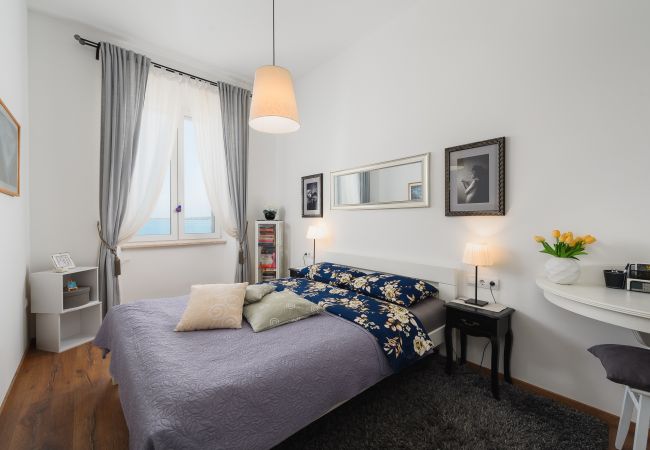 Ferienwohnung in Porec - Deluxe Apartment Nina by the sea in Porec, Istria Ferienwohnung in Porec - Deluxe Apartment Nina by the sea in Porec, Istria