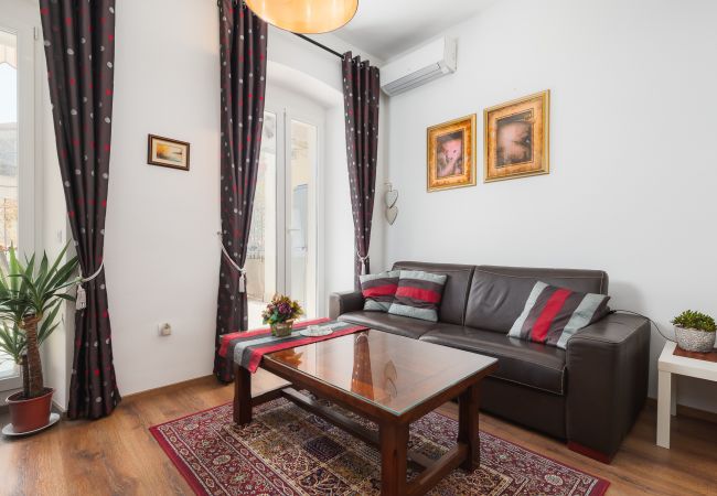 Ferienwohnung in Porec - Deluxe Apartment Nina by the sea in Porec, Istria Ferienwohnung in Porec - Deluxe Apartment Nina by the sea in Porec, Istria