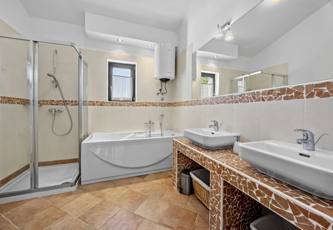 Villa in Pinezici - Villa Maddalena with private pool in Tinjan, Istra Villa in Pinezici - Villa Maddalena with private pool in Tinjan, Istra