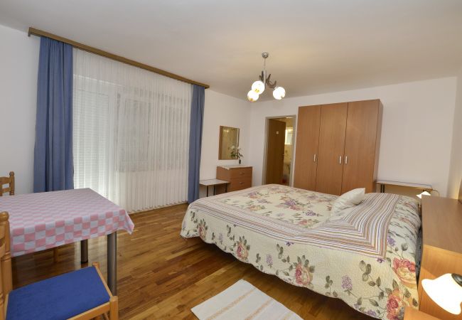 Zimmeranmietung in Porec - Room Ana Finida 1 with balcony Zimmeranmietung in Porec - Room Ana Finida 1 with balcony