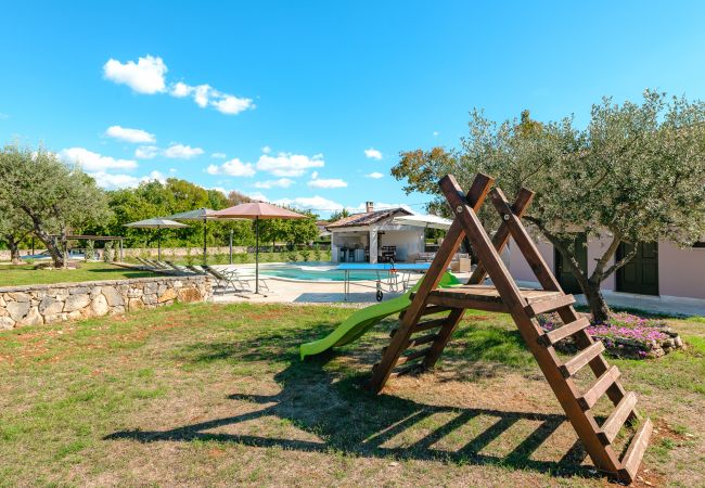 Villa in Radetici - Villa Marijanin vrt with pool in Tinjan, istria Villa in Radetici - Villa Marijanin vrt with pool in Tinjan, istria