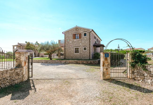 Villa in Radetici - Villa Marijanin vrt with pool in Tinjan, istria Villa in Radetici - Villa Marijanin vrt with pool in Tinjan, istria