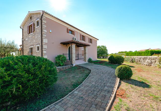 Villa in Radetici - Villa Marijanin vrt with pool in Tinjan, istria Villa in Radetici - Villa Marijanin vrt with pool in Tinjan, istria