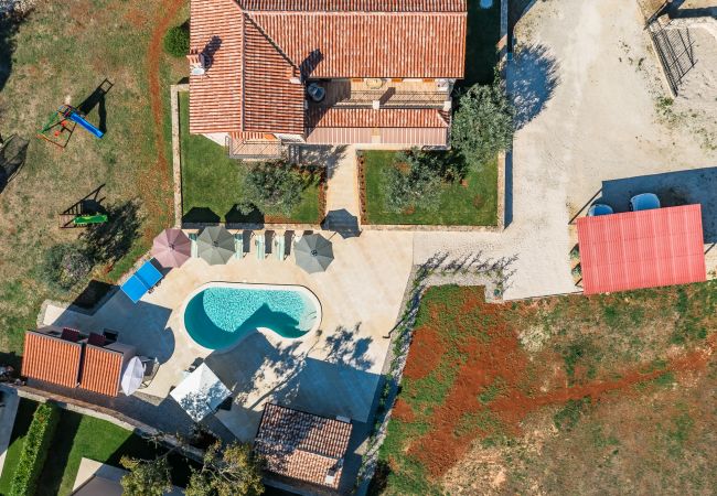Villa in Radetici - Villa Marijanin vrt with pool in Tinjan, istria Villa in Radetici - Villa Marijanin vrt with pool in Tinjan, istria