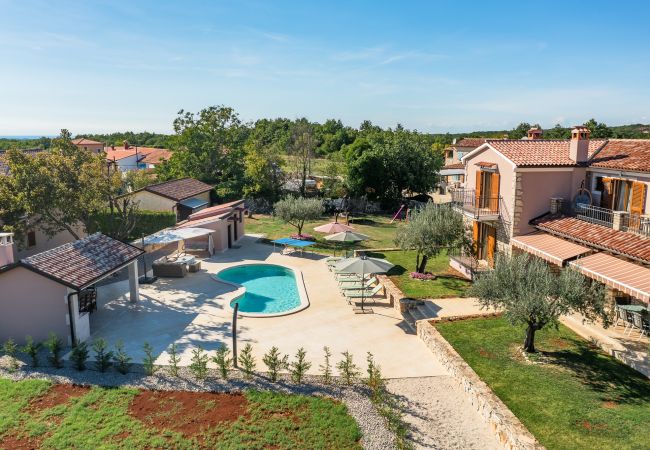 Villa in Radetici - Villa Marijanin vrt with pool in Tinjan, istria