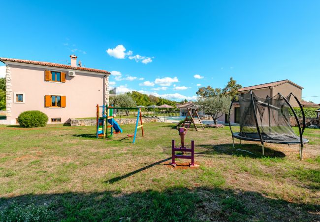 Villa in Radetici - Villa Marijanin vrt with pool in Tinjan, istria Villa in Radetici - Villa Marijanin vrt with pool in Tinjan, istria