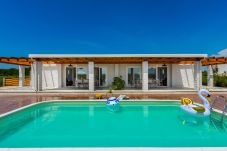 Ferienhaus in Poljica - Poolincluded Villa Almond
