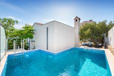 Ferienwohnung in Maslenica - Poolincluded - Villa apartment Dajana