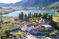 Ferienwohnung in Peracko Blato - Poolincluded Apartment Pero