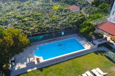 Ferienwohnung in Peracko Blato - Poolincluded Apartment Pero