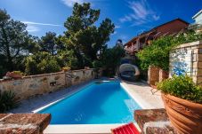 Ferienhaus in Maslenica - Poolicluded Holiday House Halic