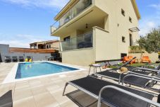 Ferienwohnung in Šibenik - Poolincluded Apartment Cvita