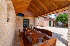 Ferienhaus in Perušic Benkovacki - Poolincluded Villa Lana