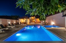 Ferienhaus in Perušic Benkovacki - Poolincluded Villa Lana