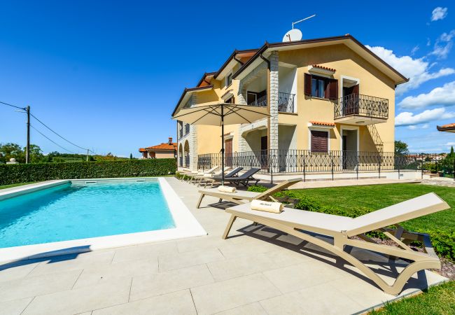Wunderschöne Ferienwohnung Silvia II mit privatem Pool by Solis Porec Ferienwohnung mit Pool in Visinada, Istrien, Luxusvermietung Istrien