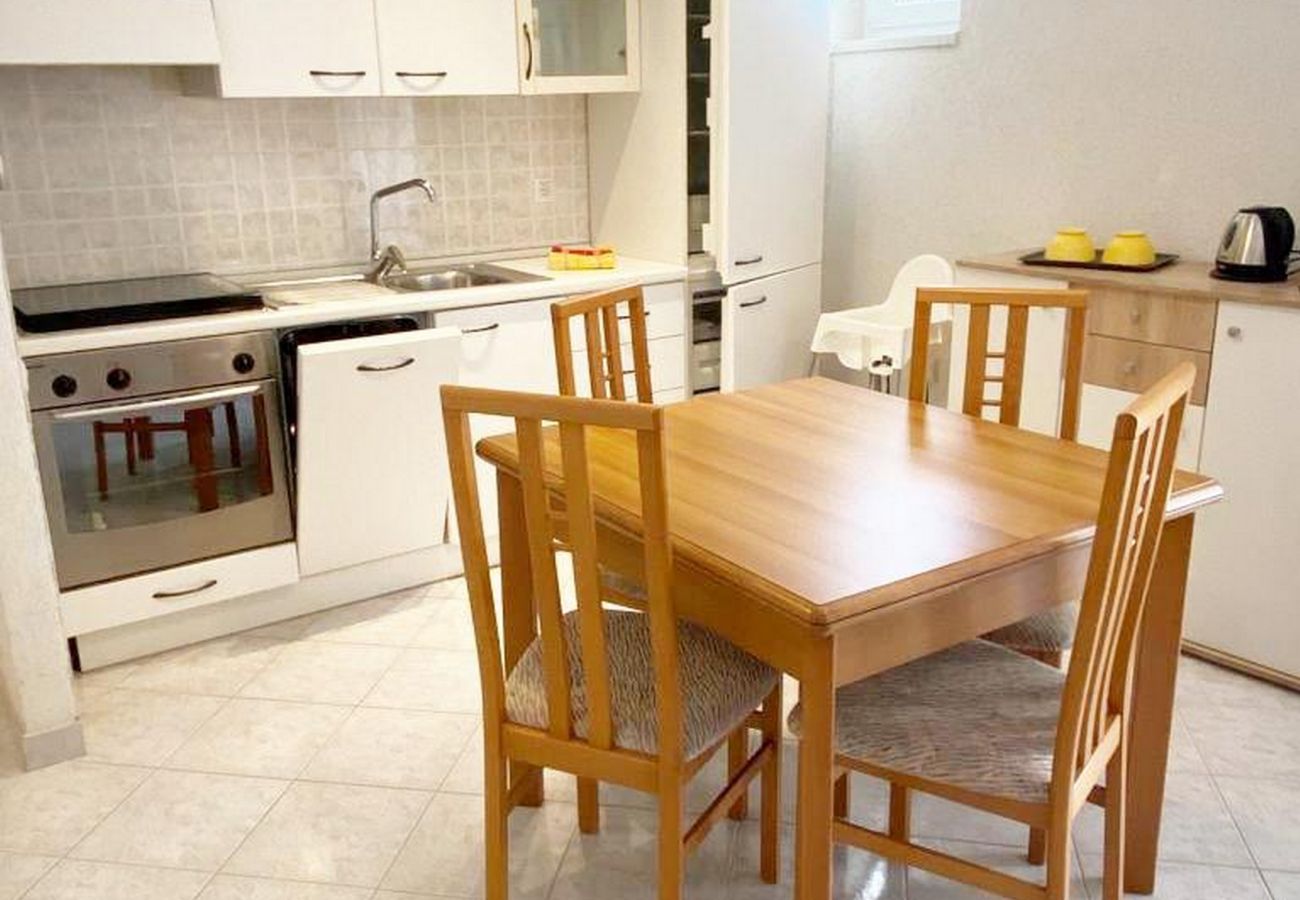 Ferienwohnung in Funtana - Apartment Iris Ferienwohnung in Funtana - Apartment Iris