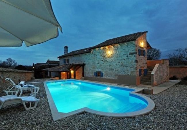 Ferienhaus mit privatem Pool in Istrien- Villa Suna Villa Suna - Ferienwohnungt mit privatem Pool bei Solis Porec