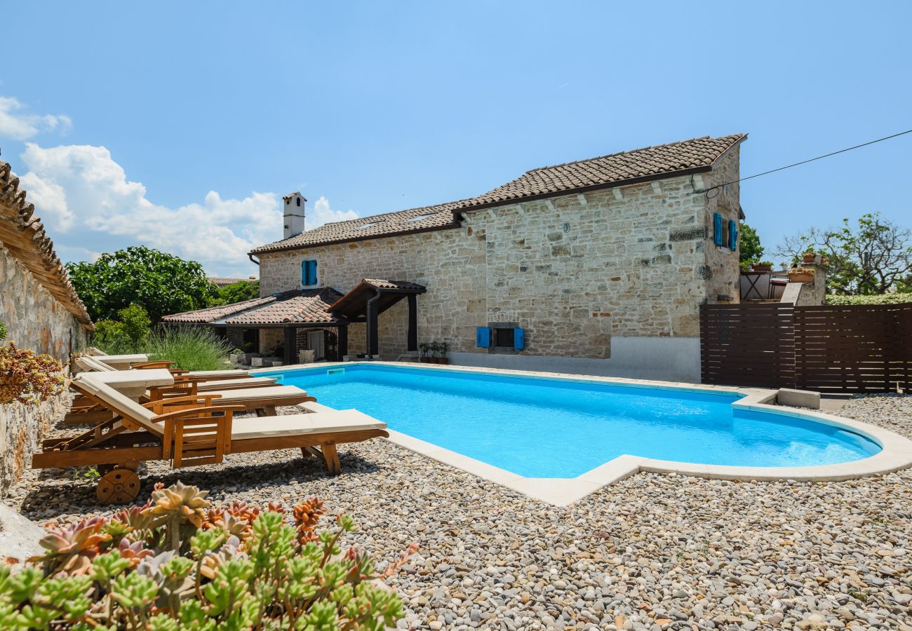 Landhaus in Višnjan - Apartment with private pool Suna Landhaus in Višnjan - Apartment with private pool Suna