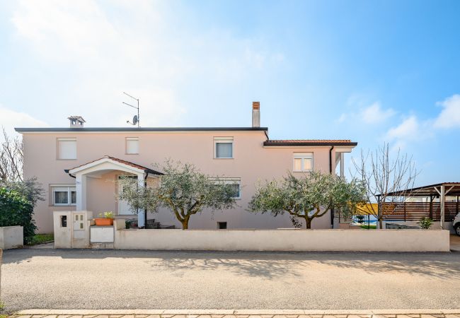 Ferienwohnung in Vrvari - Charming  Apartment Rose  I Ferienwohnung in Vrvari - Charming  Apartment Rose  I