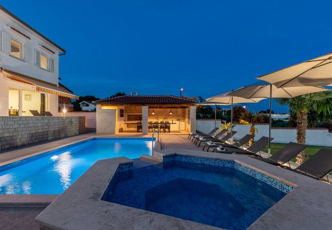 Villa a Buici - Villa Anela with pool in Porec