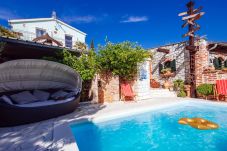 Casa a Maslenica - Poolicluded Holiday House Halic