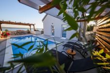 Casa a Maslenica - Poolincluded Holiday Home Ivona