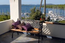 Casa a Veli Rat - Vacation house Mirta