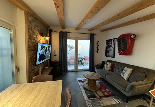  a Porec - Apartment Urban Black