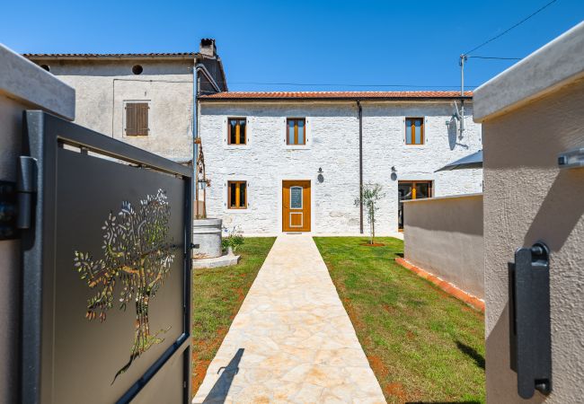 Casa a Cerjani - Casa Simona with pool in Kastelir, Istria Casa a Cerjani - Casa Simona with pool in Kastelir, Istria