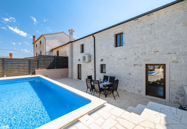 Casa a Cerjani - Casa Simona with pool in Kastelir, Istria Casa a Cerjani - Casa Simona with pool in Kastelir, Istria