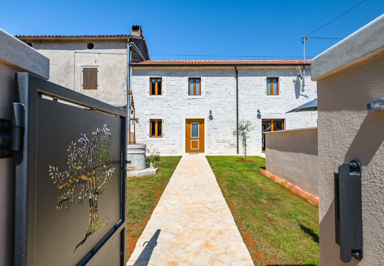 Casa a Cerjani - Casa Simona with pool in Kastelir, Istria Casa a Cerjani - Casa Simona with pool in Kastelir, Istria