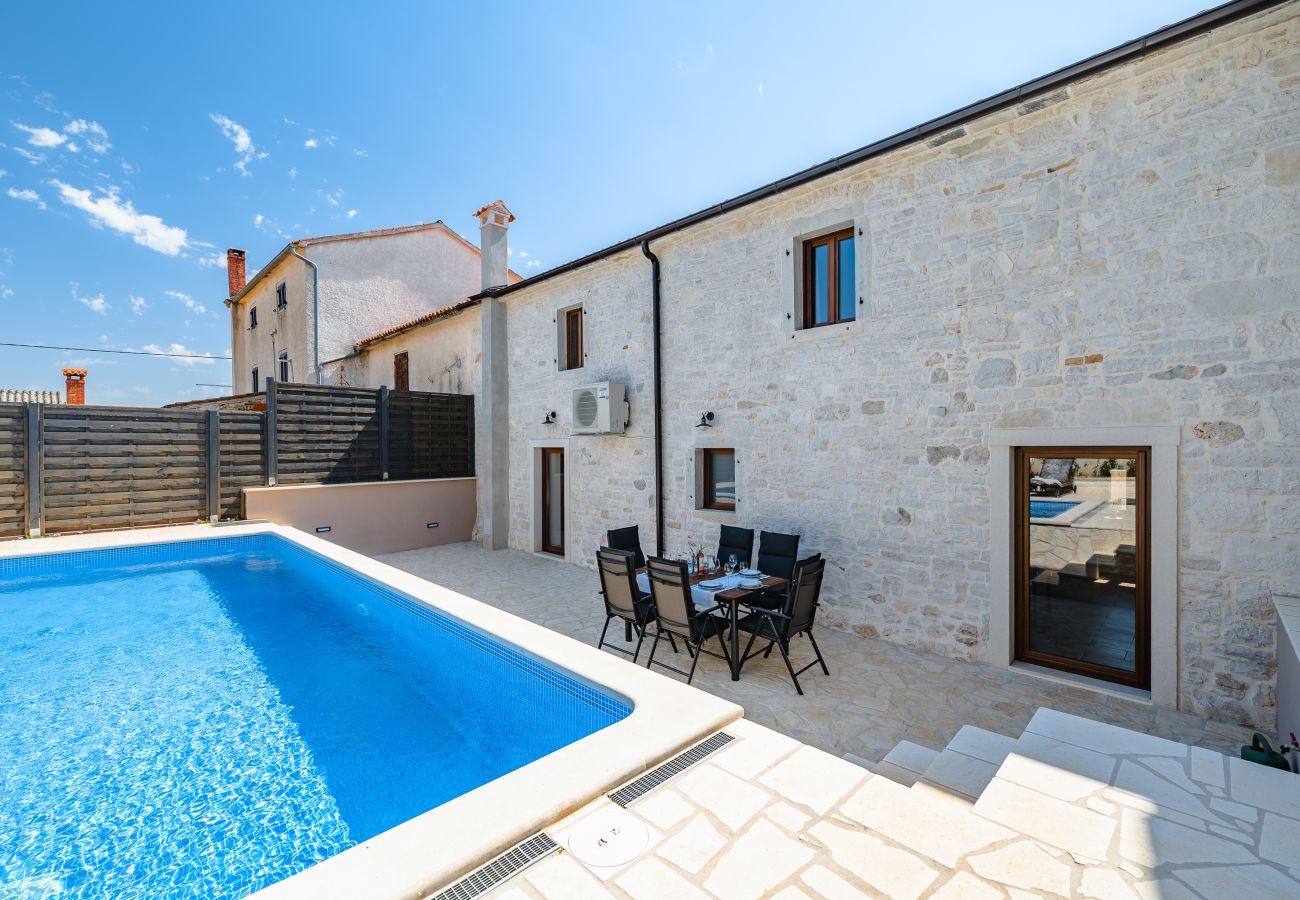Casa a Cerjani - Casa Simona with pool in Kastelir, Istria Casa a Cerjani - Casa Simona with pool in Kastelir, Istria