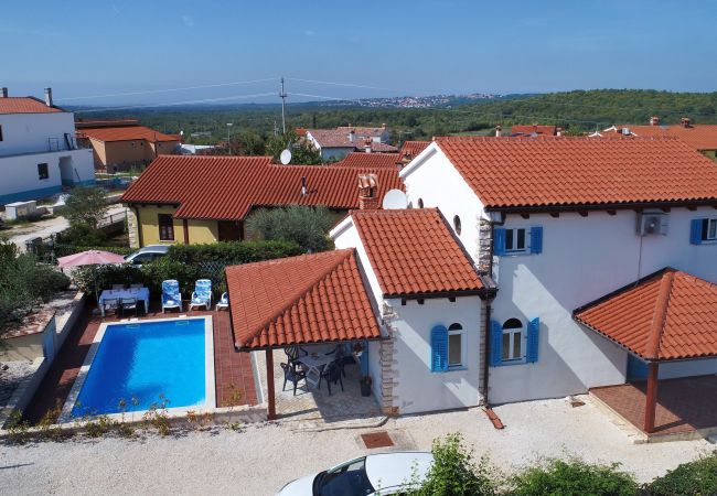 Cherry House , holiday home in Istria Villa in Višnjan - Villa Cherry House with pool