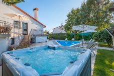 Villa in Stranici kod Nove Vasi - Villa Martimar with pool and hot tub in Istria