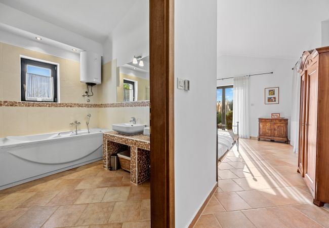 Villa in Pinezici - Villa Maddalena with private pool in Tinjan, Istra Villa in Pinezici - Villa Maddalena with private pool in Tinjan, Istra