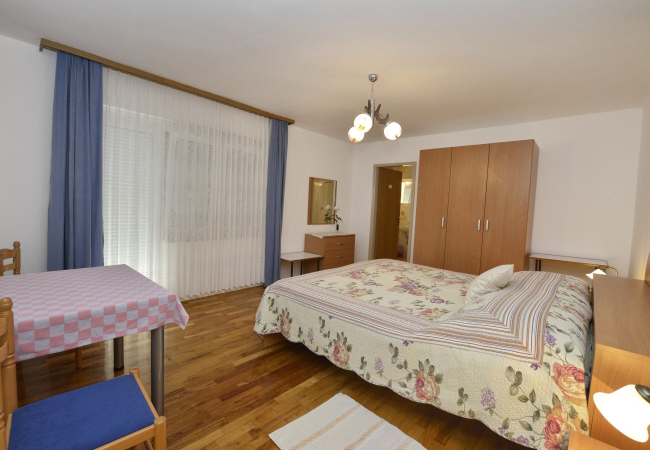 Rent by room in Porec - Room Ana Finida 1 with balcony Rent by room in Porec - Room Ana Finida 1 with balcony