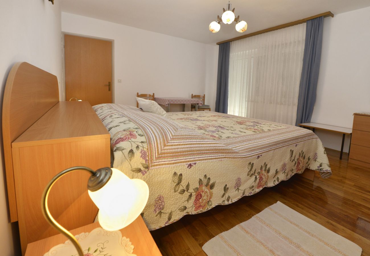Rent by room in Porec - Room Ana Finida 1 with balcony Rent by room in Porec - Room Ana Finida 1 with balcony