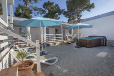 House in Trogir - Poolincluded Beachfront Mobile Homes Village