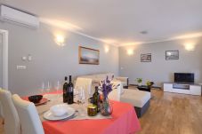 Apartment in Porec - Apartman Hope Maj 5