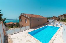 House in Maslenica - Poolincluded Villa Maja