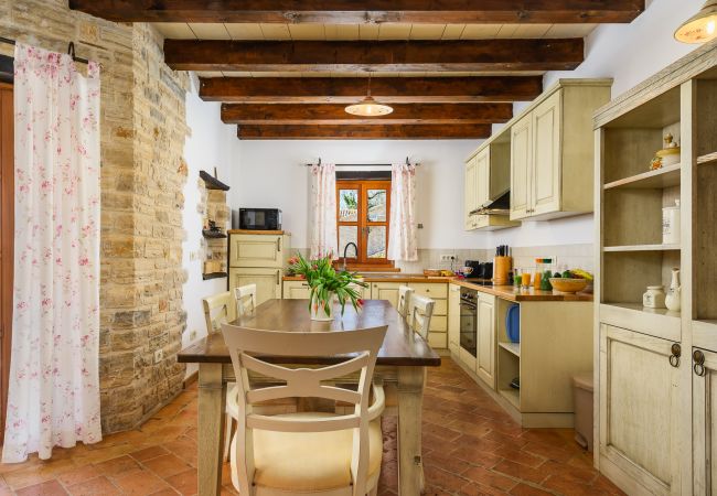 Villa Elaya, Tinjan, Istria, Kitchen and dining room Villa Elaya, Tinjan, Istria, Kitchen and dining room
