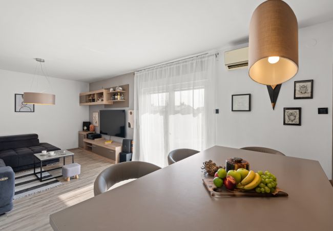  in Porec - Apartment Noelle by the Sea in Poreč, Istria