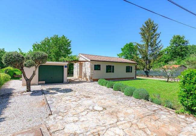House in Cerjani - Casa Toni with Whirpool In Kastelir, Istria House in Cerjani - Casa Toni with Whirpool In Kastelir, Istria