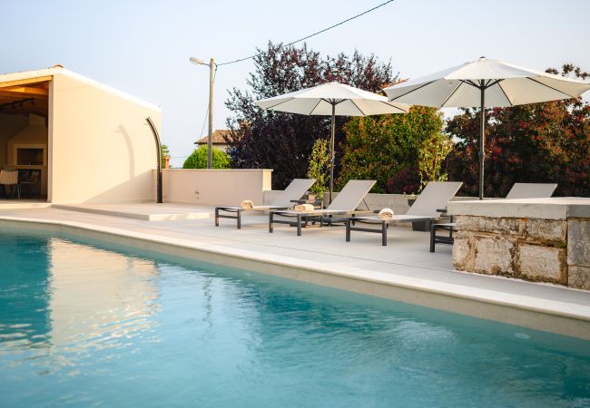 Villa in Kirmenjak - Luxury Villa Madora with pool in Porec, Istria Villa in Kirmenjak - Luxury Villa Madora with pool in Porec, Istria