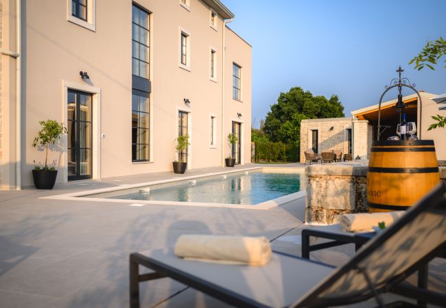 Villa in Kirmenjak - Luxury Villa Madora with pool in Porec, Istria Villa in Kirmenjak - Luxury Villa Madora with pool in Porec, Istria