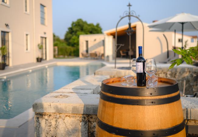 Villa in Kirmenjak - Luxury Villa Madora with pool in Porec, Istria Villa in Kirmenjak - Luxury Villa Madora with pool in Porec, Istria