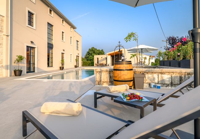 Villa in Kirmenjak - Luxury Villa Madora with pool in Porec, Istria Villa in Kirmenjak - Luxury Villa Madora with pool in Porec, Istria
