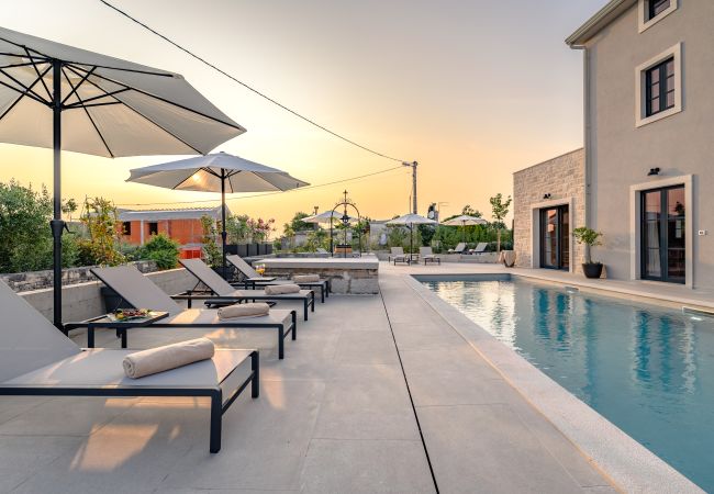 Villa in Kirmenjak - Luxury Villa Madora with pool in Porec, Istria Villa in Kirmenjak - Luxury Villa Madora with pool in Porec, Istria